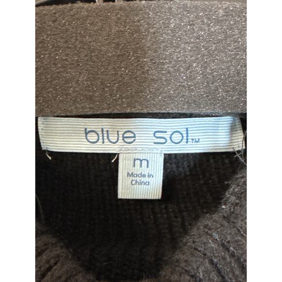 NWT Blue Sol Medium Black Cape Sweater Poncho With Gold Accent Buttons - Picture 4 of 7